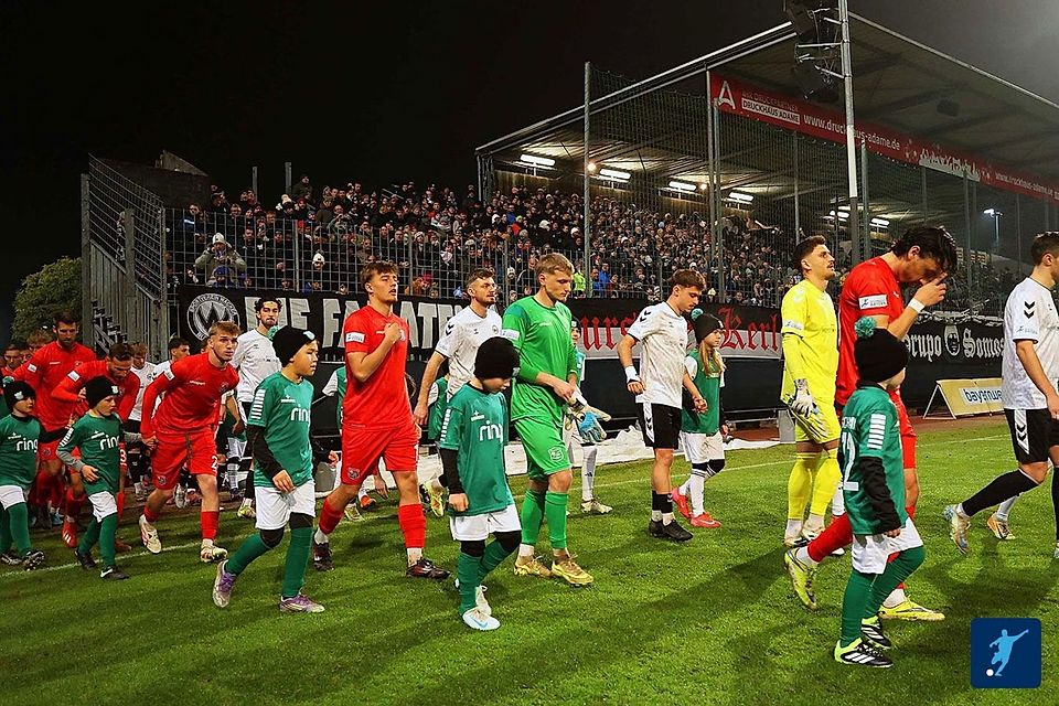 Größte Kulisse bislang: Das Duell Wacker Burghausen gegen Unterhaching wollten fast 5.000 Zuschauer sehen. Größte Kulisse bislang: Das Duell Wacker Burghausen gegen Unterhaching wollten fast 5.000 Zuschauer sehen.