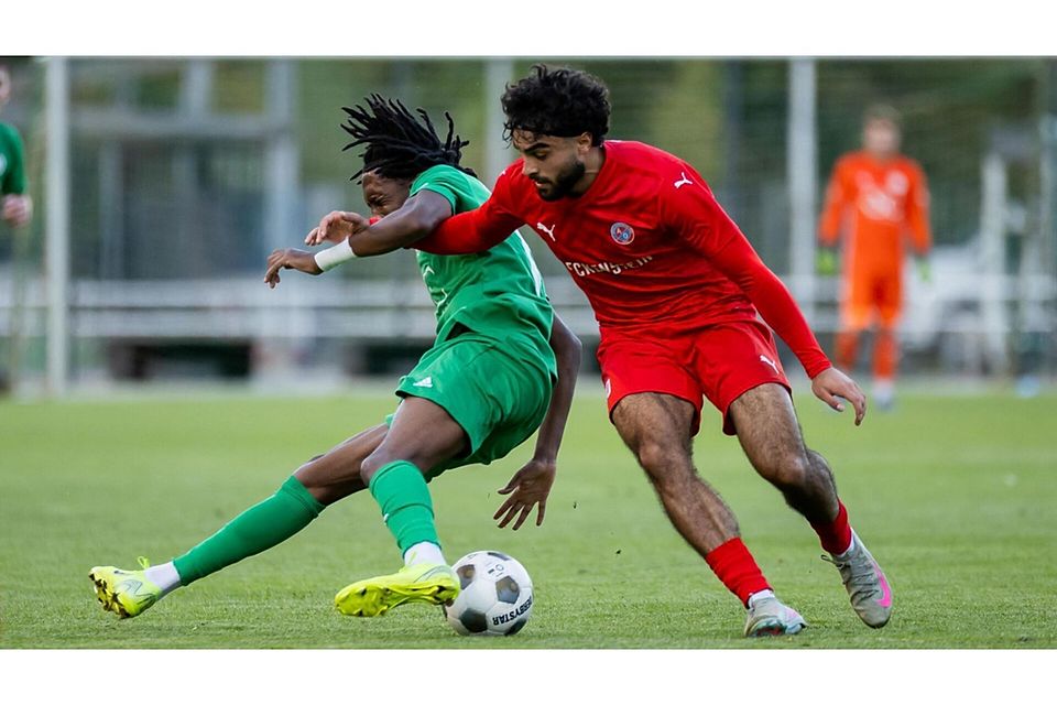 A/O-Stürmer Enes Badur (rechts) erzielt gegen den Tabellenletzten das Tor zum 2:2 kurz vor dem Abpfiff. Foto: Struwe (Archiv)