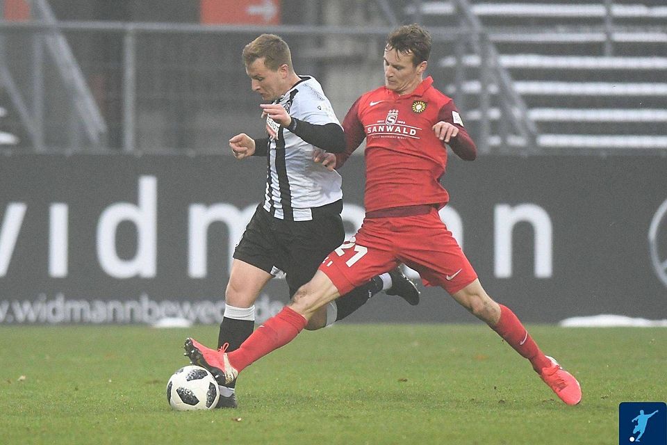 Darius Held (rotes Trikot) will gegen den  FSV Mainz 05 II einen Heimsieg. 