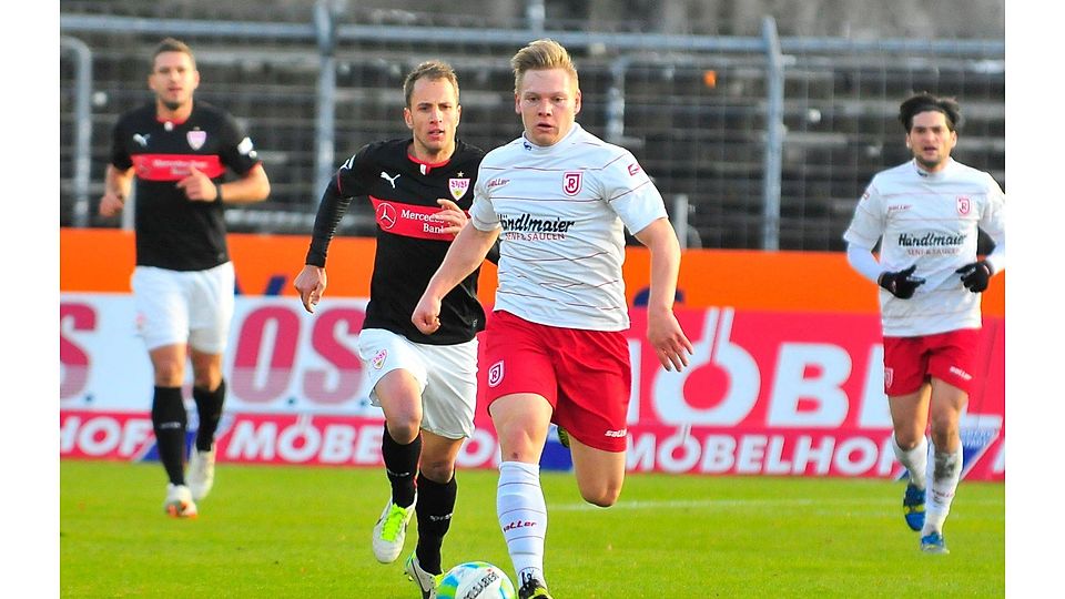Fabian Trettenbach Hier im Spiel gegen den VfB Stuttgart II) ist zurückgekehrt nach seiner Verletzung. F: Günter Staudinger