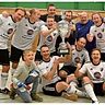 Bejubelten den Kreismeistertitel in der Halle: die Ü-32-Fußballer des FC SW Kalkriese