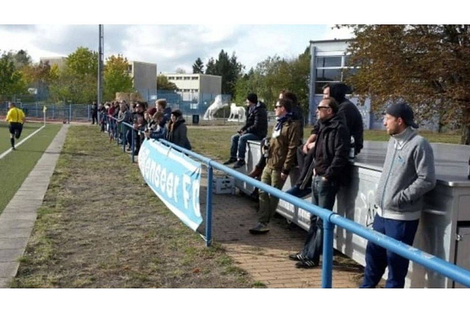 F: DM Die Fans des Weißenseer FC machten das Spiel beim FK Srbija zum Heimspiel.