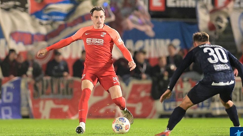 Jonas Hoffmann (am Ball) wird künftig nicht mehr im Trikot der SpVgg Hankofen-Hailing zu sehen sein.