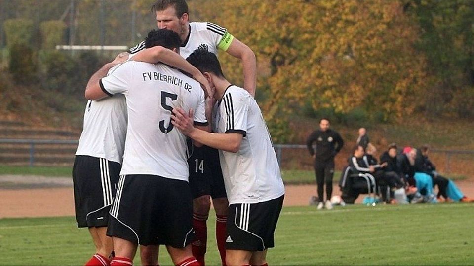 „Wir haben die Tore zum richtigen Zeitpunkt gemacht“, sagte 02-Trainer Nazir Saridogan über die Gründe für den hohen Sieg seiner Farben. F: Parker