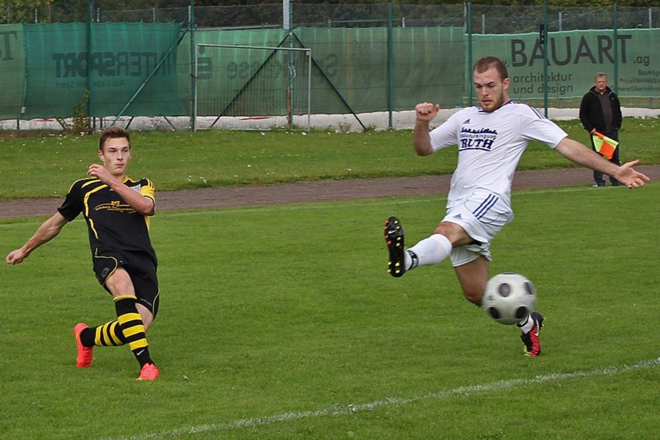 Nicht zu stoppen: Die U19 des FC Amberg (l.) schickte Raigering mit einem 10:0 nach Hause. &lt;b&gt;F: Rössler&lt;/b&gt;