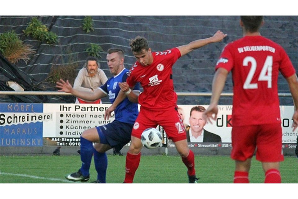 Im Hinspiel gewann der SV Seligenporten gegen die DJK (in blau) mit 2:1. Foto: Udo weller