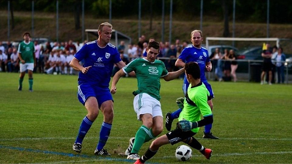 Sorgte mit seinen zwei Toren für die ersten Treffer der diesjährigen B-Klasse Saison: Steffen Tonn(in grün) von der SG Gräfenbachtal II. F: Bohr