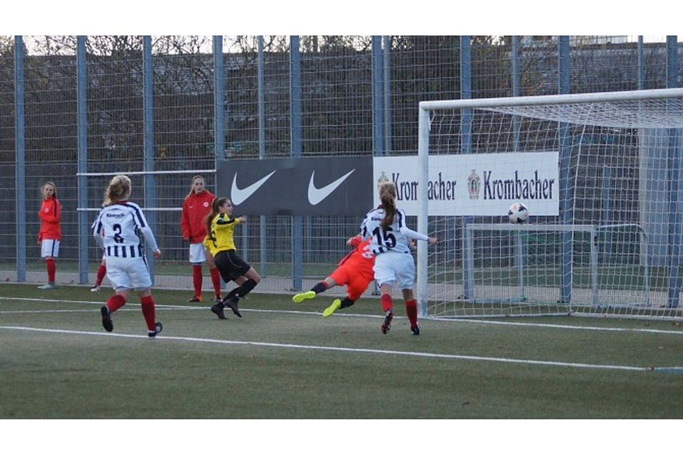 Chantal Halici (links) erzielt das 0:1 für Crailsheim. Foto: TSV