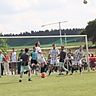 Nach vier Jahren Kreisliga muß der SV Köfering (dunkles Trikot) in den saueren Apfel des Abstiegs beißen.