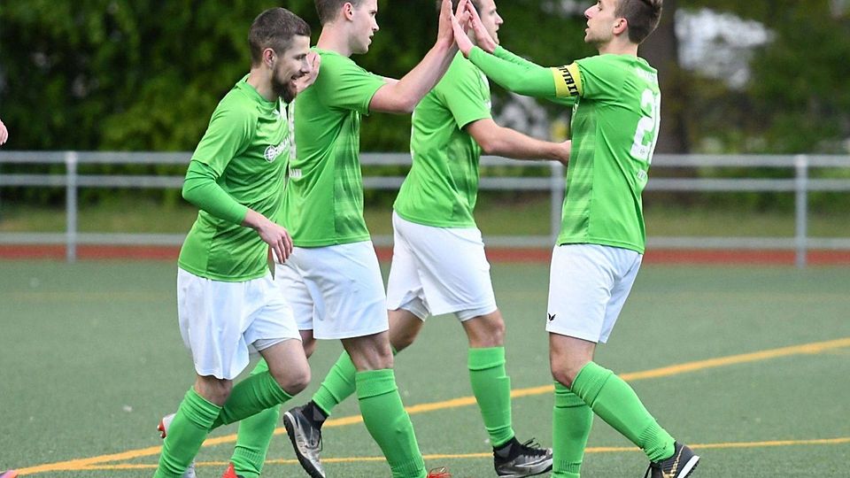 DJK SF Mastbruch bejubelt den überraschenden Sieg gegen Titelverteidiger Hövelhofer SV.