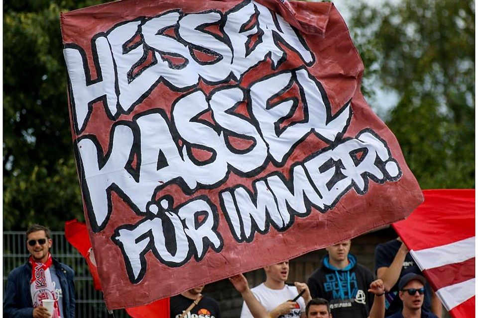 Mussten in den vergangenen Jahren viel durchmachen: die Anhänger des KSV Hessen Kassel. 	Foto: dpa-Archiv