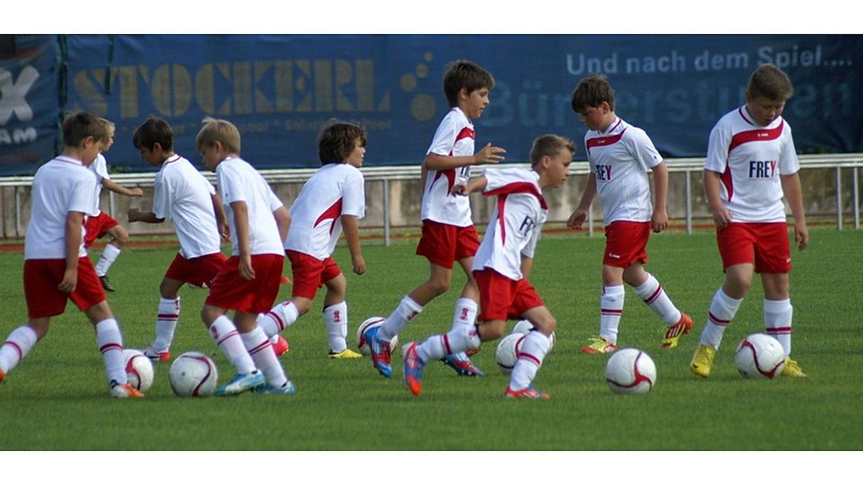 Fußballcamps sind eine gern gesehene Abwechslung. Auch der FJFV Wiesbach richtet in diesem Jahr wieder ein Fußballcampf aus. F: Viehauser