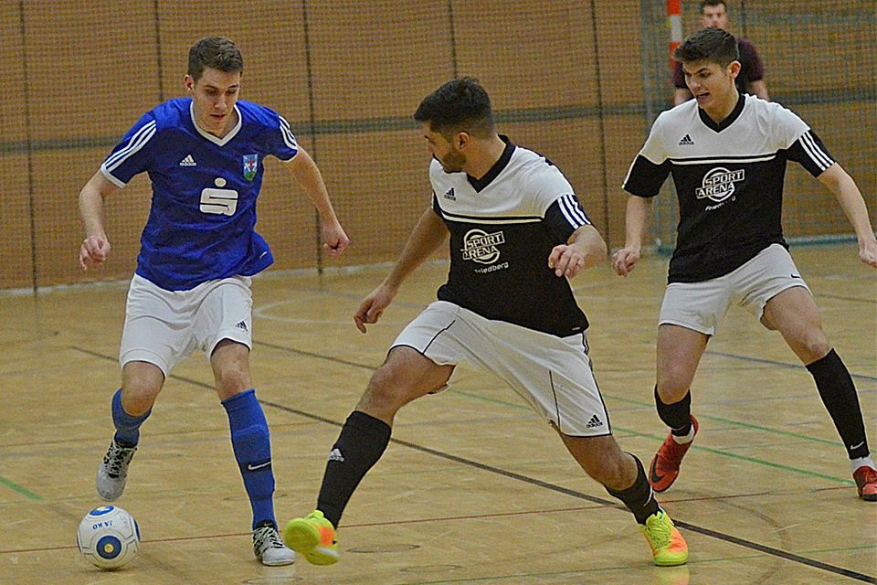 Die Sportfreunde Friedberg – links Johannes Huber – holten sich mit dem Sieg in ihrer Vorrundengruppe verdient das Ticket für die Finalrunde der Landkreismeisterschaft am 28. Dezember in Dasing.