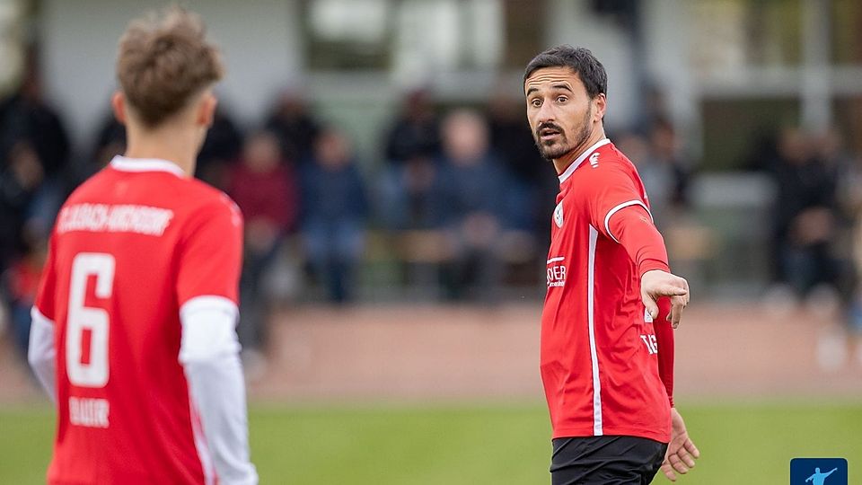 Marcel Taboga (re.) hat nicht nur das Traineramt beim FC Julbach-Kirchdorf niedergelegt, sondern auch seine aktive Laufbahn beendet 
