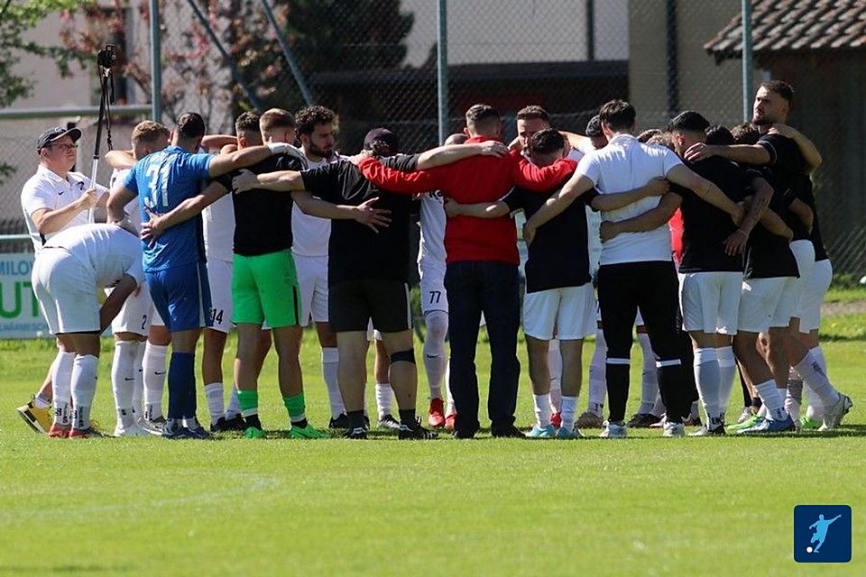 Eng zusammenrücken muss der FC Eintracht Landshut. Den Bezirkshaupstädtern scheint auf der Zielgerade ein wenig die Puste auszugehen.