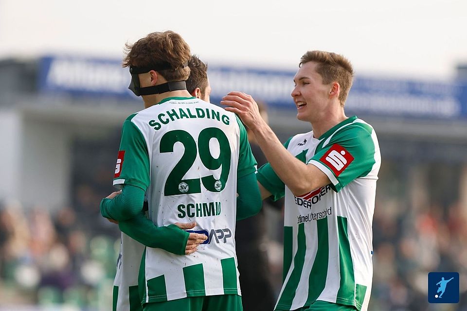 Zusammen mit Kumpel Bastian Schmid (Nr. 29) ging`s für Noel Tanzer im vergangenen Sommer nach Schalding.
