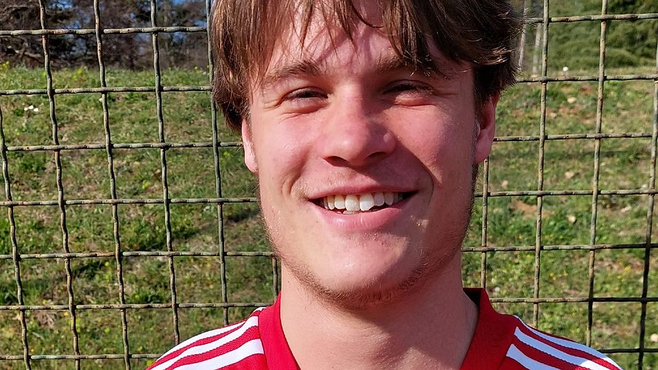 Machte mit seinen vier Toren das Spiel gegen Bayrischzell zu einem Schützenfest: Alexander Adelsberger