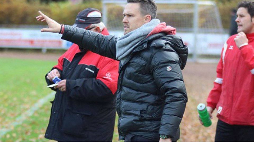 Hat gut zu tun: HSV-Trainer Björn Schmidt hofft, dass die Wintertransfers nun schnell über die Bühne gehen. F: Heinemann