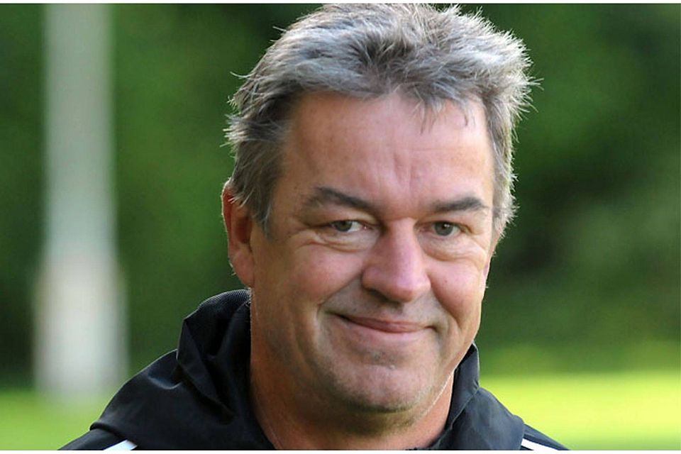 Trotz der unbefriedigenden Zwischenbilanz kann Reuterns Trainer Uwe Bader noch lächeln.   F.: Andreas Lode