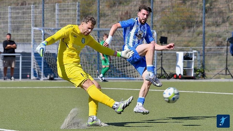 Torhüter Sven Helfrich und die SG Wald-Michelbach (hier bei der 0:8-Pleite in Ginsheim) wollen nach dem 2:1 gegen Viktoria Griesheim am Mittwoch gegen Groß-Bieberau nachlegen.	 Foto: Norbert Kaus/FuPa