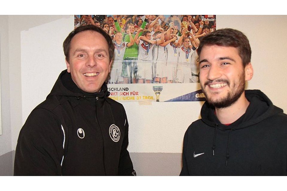 Trainer Tobias Urban (links) freut sich mit Neuzugang Florian Isele auf die Frühjahrsrunde.  | Foto: Gerold Bächle