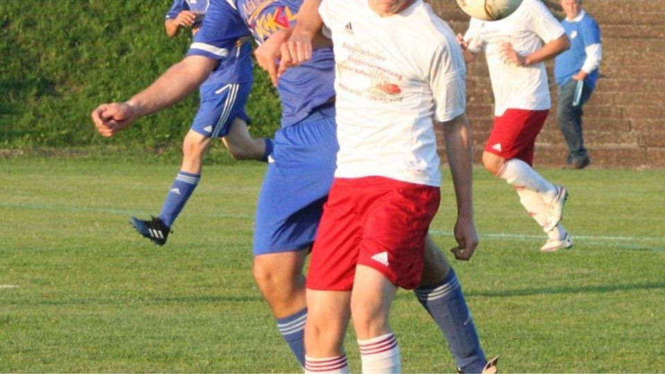 Keinen Sieger gab es am Freitagabend im Derby im „Blauen Eck“. 	Foto:Kim Löffler