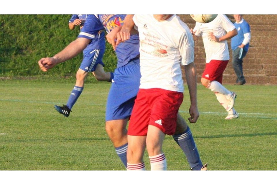 Keinen Sieger gab es am Freitagabend im Derby im „Blauen Eck“. 	Foto:Kim Löffler