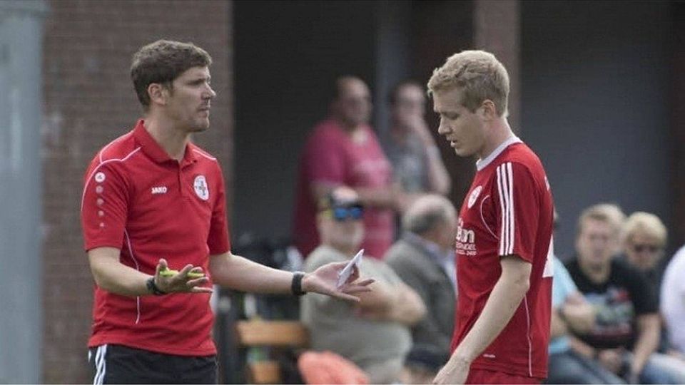 Ratlos war Zülpichs Co-Trainer Christian Müller (l.) lange ob der Leistung seines Teams. Gegen Dahlem soll alles besser werden. Foto: tom