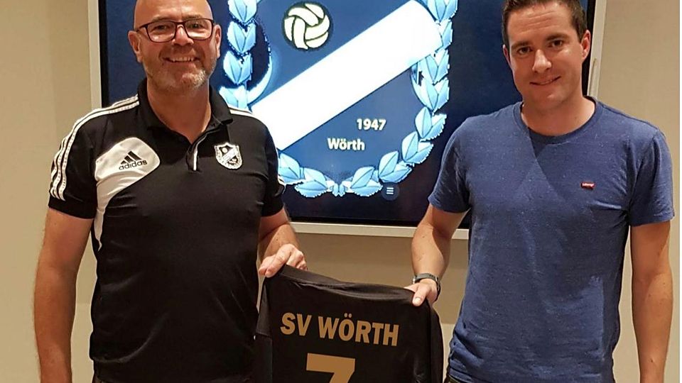 Stephan Schätzl (re.) soll den SV Wörth sportlich wieder auf Vordermann bringen 