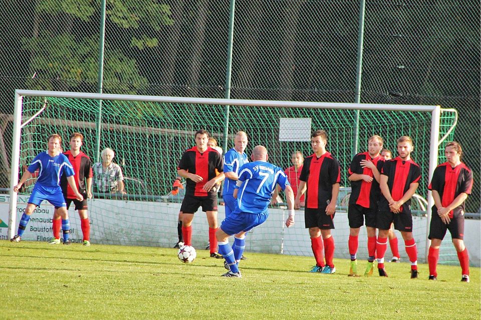 Der SV Rittsteig (blau) wird auch gegen den SV Atzenzell gegen ein Abwehrbollwerk anlaufen. F: Fleischmann