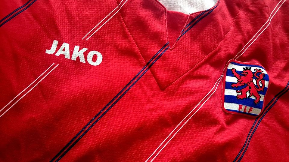 U.a. in der Qualifikation zur WM 2014 trugen die FLF-Männer Jako-Trikots