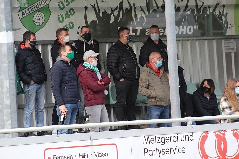 In Altenhof trugen die Zuschauer am Sonntag bereits eine Maske.