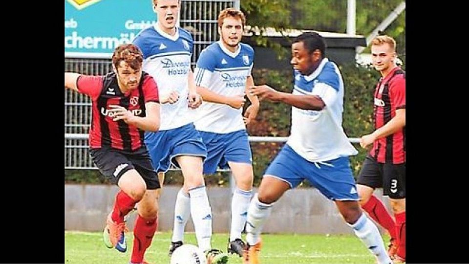 Gastgeber FC Sedelsberg (gestreiftes Trikot) unterlag zu Hause dem BV Essen II mit 0:1. Olaf Klee