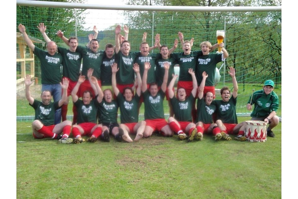 Freude bei der Spvgg nach dem Gewinn der Meisterschaft