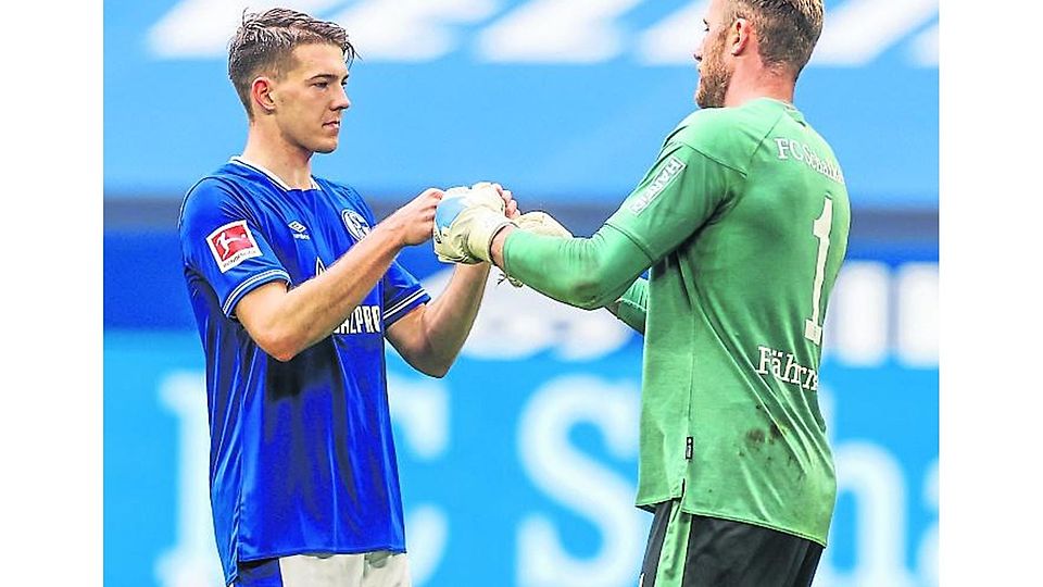 Das erste Profi-Tor: Florian Flick bejubelt seinen Treffer beim 4:3-Erfolg gegen Eintracht Frankfurt.	Fotos: FC Schalke 04