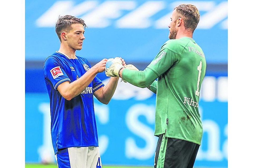 Das erste Profi-Tor: Florian Flick bejubelt seinen Treffer beim 4:3-Erfolg gegen Eintracht Frankfurt.	Fotos: FC Schalke 04