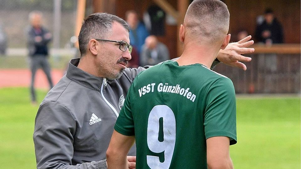 Eine neue Aufgabe: Qemajl Beqiri (links) trainiert in der Saison 2024/25 den SV Sulzemoos. Qemajl Beqiri wird Trainer beim SVS