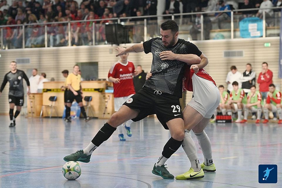 Pfarrkirchens Neuer und Futsal-Bundesligaspieler Mirza Hasanovic (am Ball) wird dieses Mal nicht dabei sein. 