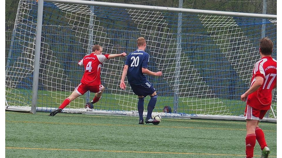 Da war der Bann für die Leher TS gegen Obernauland gebrochen. Torjäger Flemming Sager erzielt in der 16. Minute das 1:0 für den Tabellenzweiten. Foto: Volker Schmidt