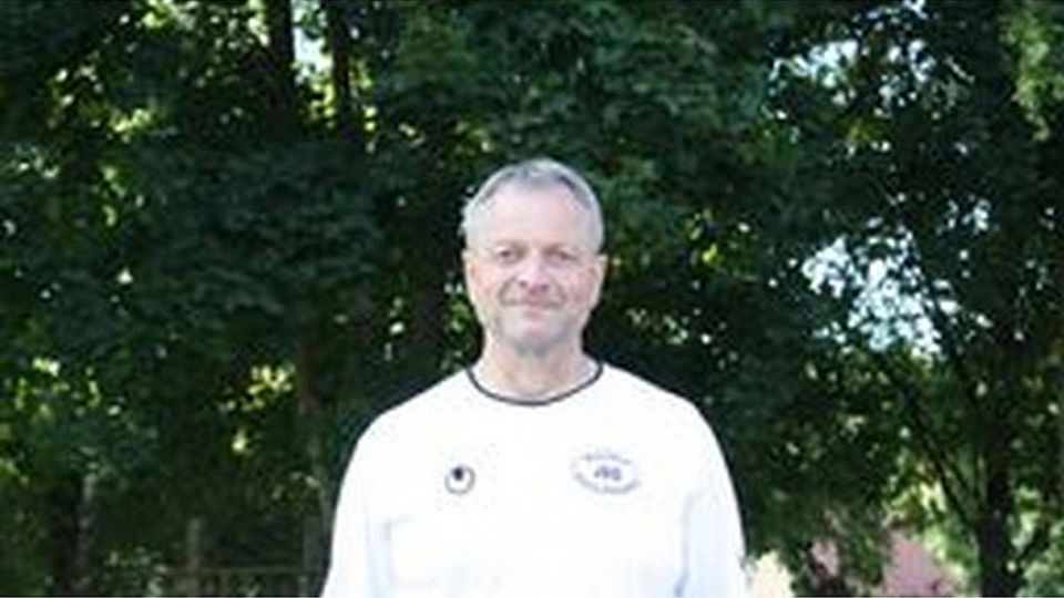 Bernd Dilfer trainiert auch in der kommenden Saison den FSV Rehborn. 	Archivfoto: FuPa