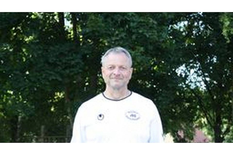 Bernd Dilfer trainiert auch in der kommenden Saison den FSV Rehborn. 	Archivfoto: FuPa