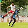 Amodou Abdullei (rechts, hier beim Rheinlandpokalfinale 2019 im Duell mit Salmrohrs Michael Dingels) stürmt jetzt wieder für Eintracht Trier. 