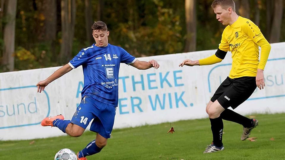 Moritz Danberg (li., Preetzer TSV) ist mit 5 Toren Führender der Torjägerliste der Verbandsliga Ost.