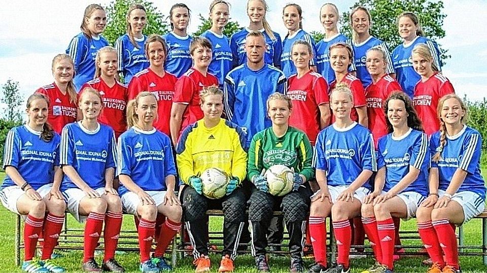 Trainer Jens Matthiesen (Mi.) empfängt mit der SG EMTV/Fleckeby am Sonntag im Heimspiel den SV Neuenbrook/Rethwisch.ez