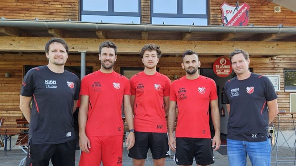 Von links nach rechts: Matthias Bauer( Trainer 2./Co-Trainer 1.), Stefan Gruber (Trainer 1.), Fritz Brunner, Daniel Ungur (Co-Trainer 1.), Simon Zehrer (Spielleiter)