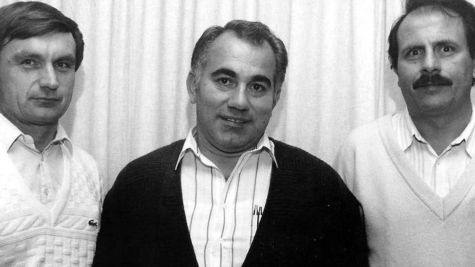 Die Gesichter der SRG Freising Anfang der 1990er Jahre: (v. l.) Josef Hofmaier fungierte damals als Lehrwart, Hermann Ramsauer als Schiedsrichterobmann und Johann Braun als dessen Stellvertreter. Braun begleitete Hofmaier zu dessen Landesliga-Zeiten als Linienrichter.