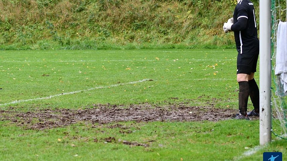 Die widrigen Platzverhältnisse machten dem FC Bitburg im Gastspiel beim TuS Immendorf zu schaffen.