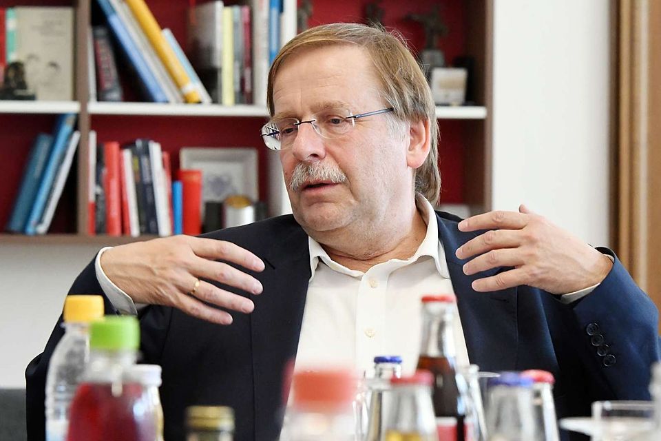BFV-Präsident Dr. Rainer Koch und seine Mitstreiter möchten die Saison auf regulärem Weg zu Ende bringen 