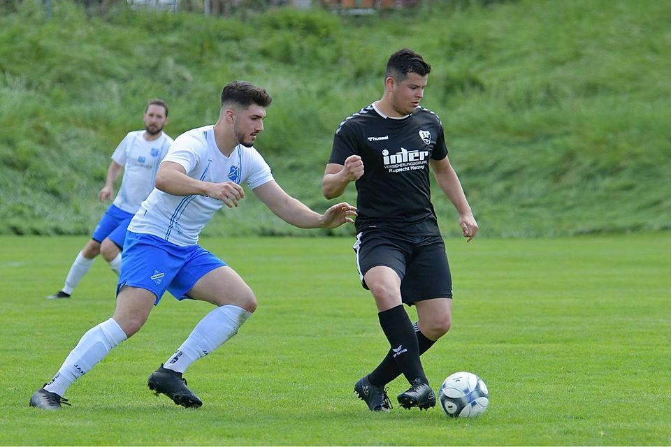 Der Sportclub (am Ball) verlor zum Saisonabschluss das Heimspiel gegen Thalmassing.