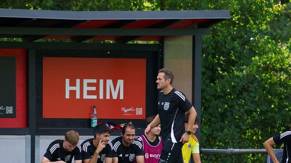 Trainer Christian Stapp und der TSV Höchst verliert auch gegen Lorsch.